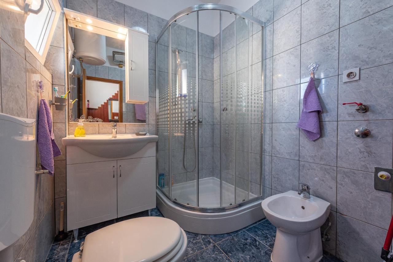 Apartmani Mila Gornji Karin Esterno foto