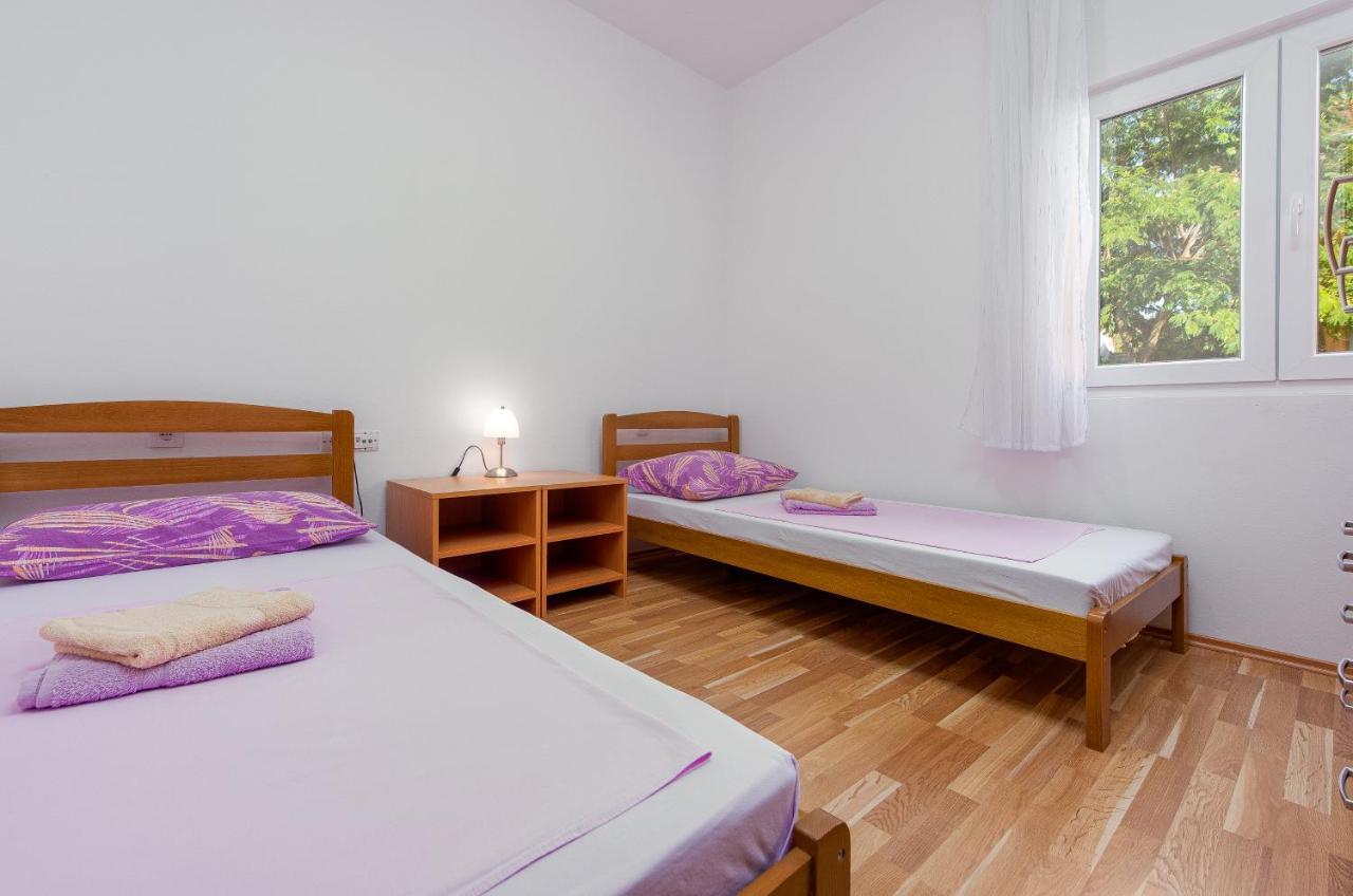 Apartmani Mila Gornji Karin Esterno foto