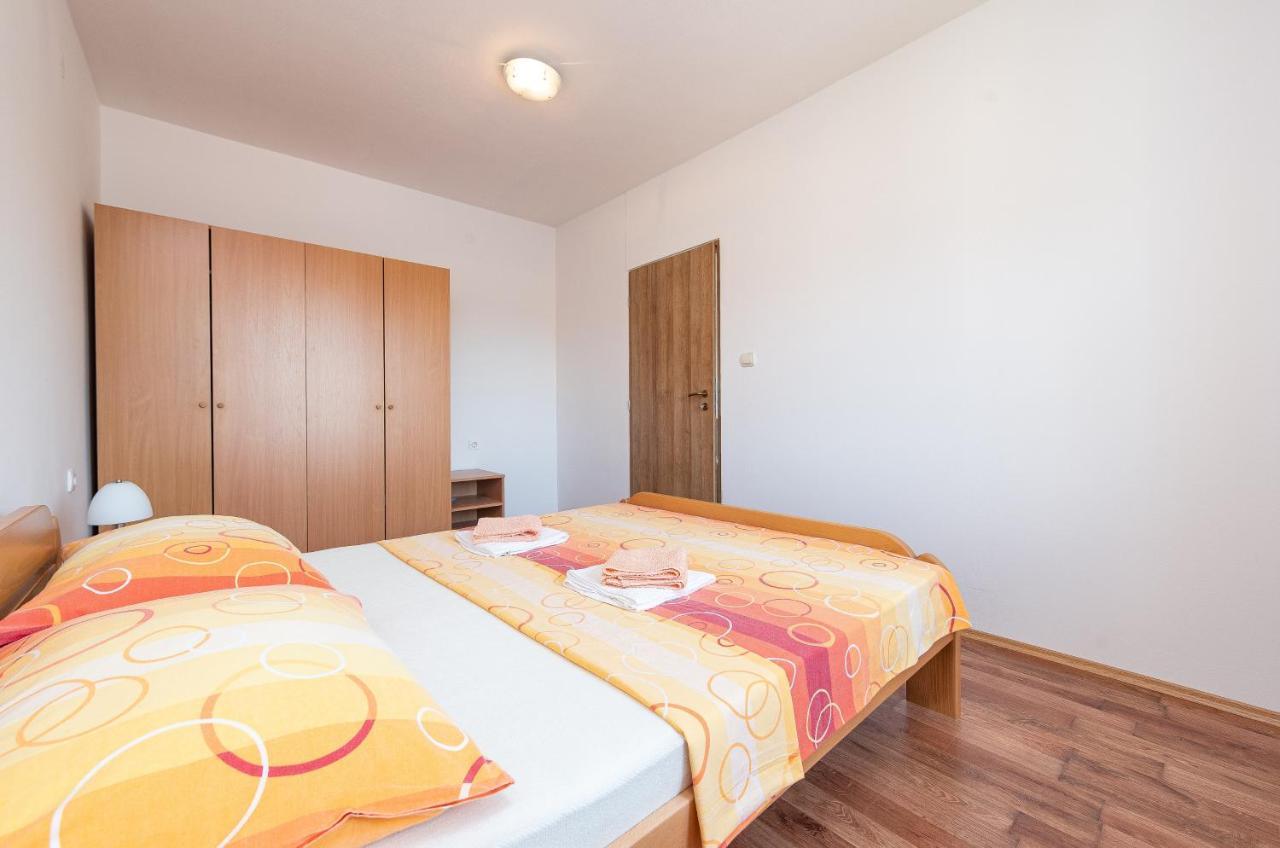 Apartmani Mila Gornji Karin Esterno foto