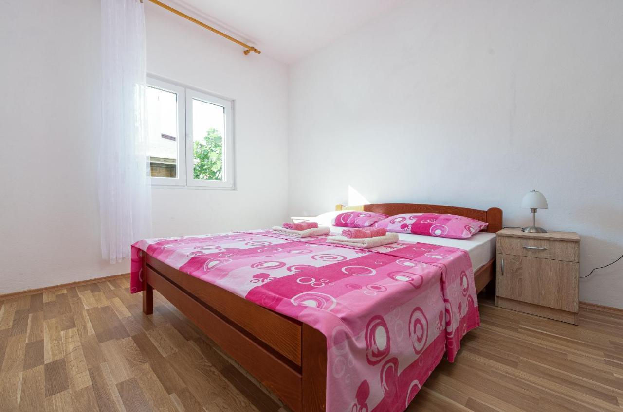Apartmani Mila Gornji Karin Esterno foto