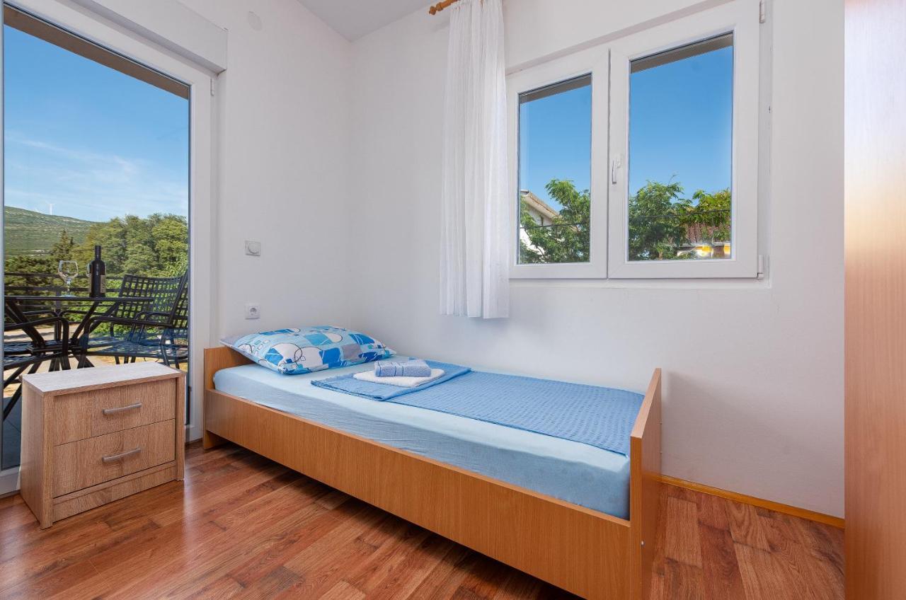 Apartmani Mila Gornji Karin Esterno foto