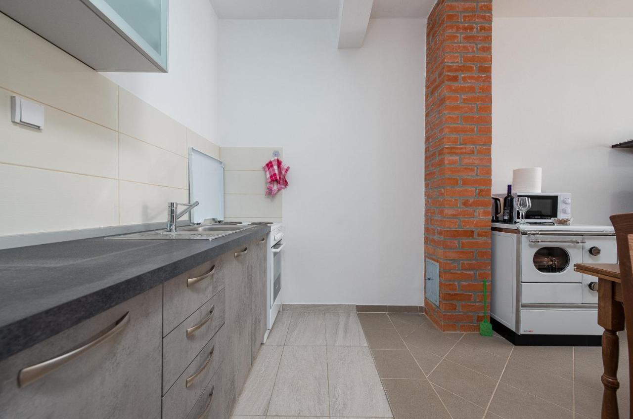 Apartmani Mila Gornji Karin Esterno foto