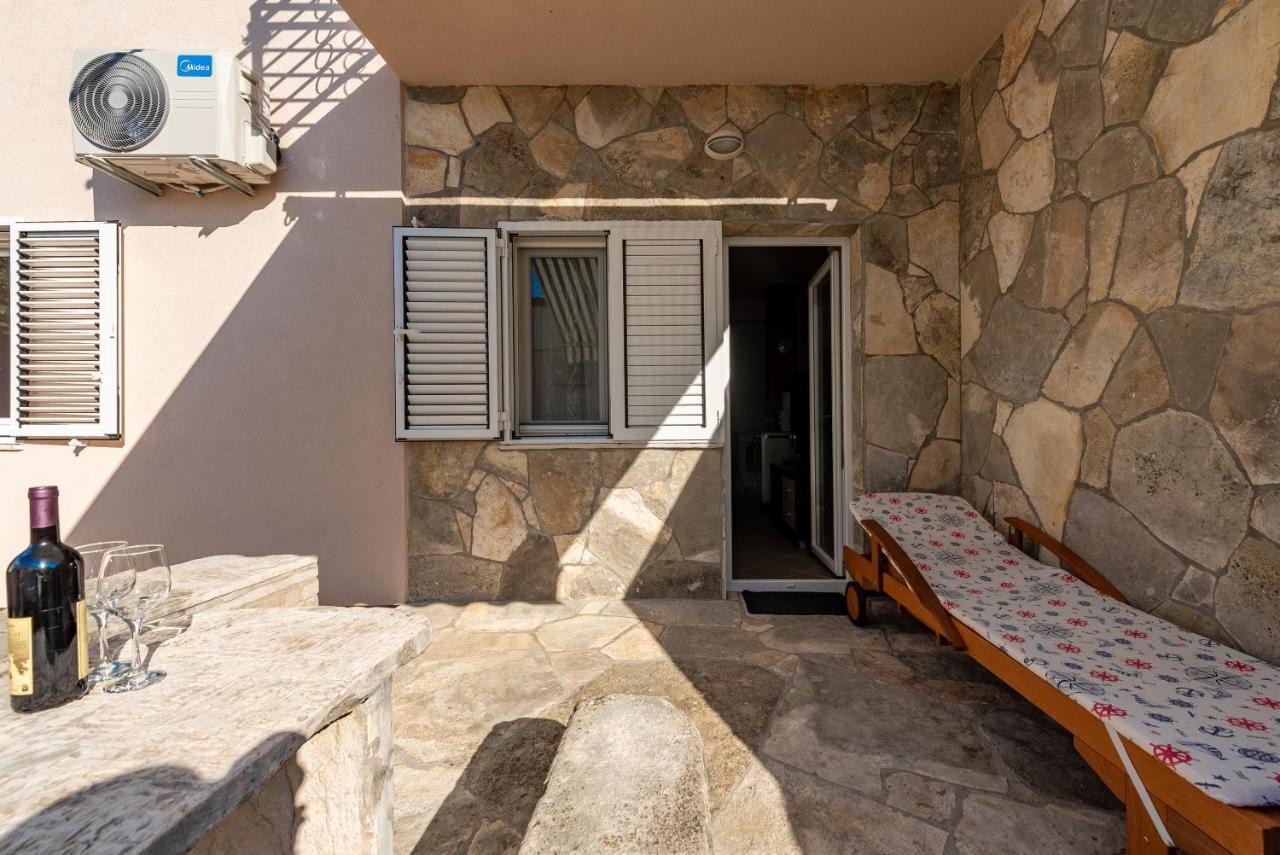 Apartmani Mila Gornji Karin Esterno foto