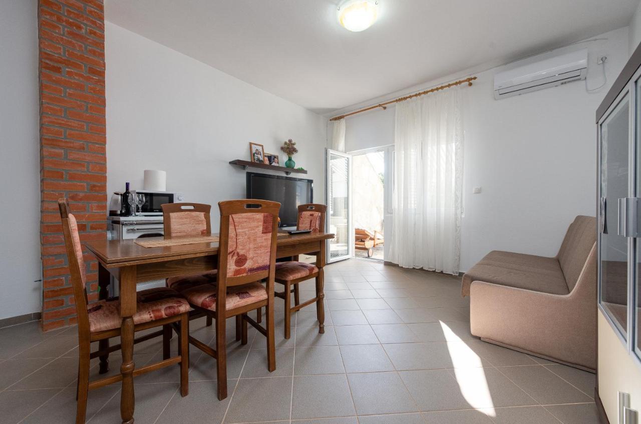 Apartmani Mila Gornji Karin Esterno foto
