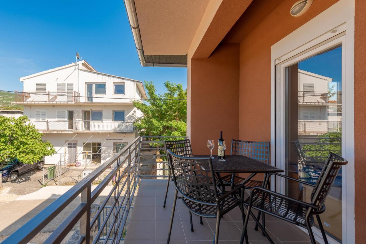 Apartmani Mila Gornji Karin Esterno foto