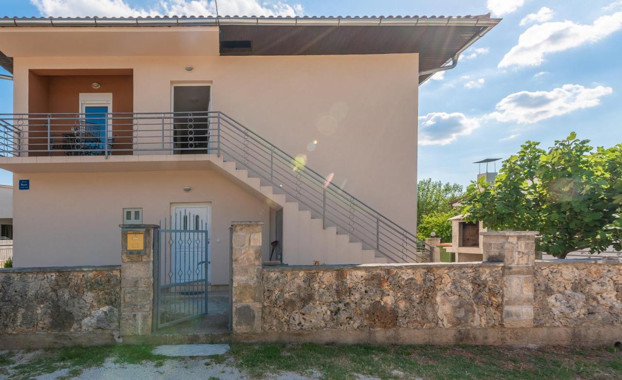 Apartmani Mila Gornji Karin Esterno foto