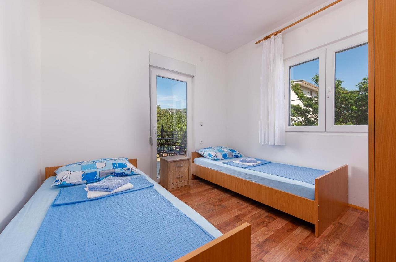 Apartmani Mila Gornji Karin Esterno foto