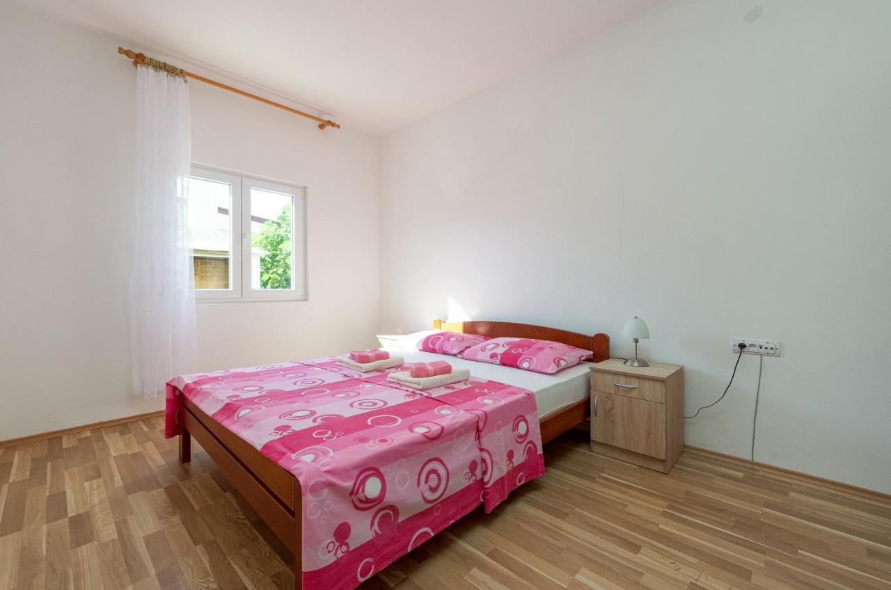 Apartmani Mila Gornji Karin Esterno foto