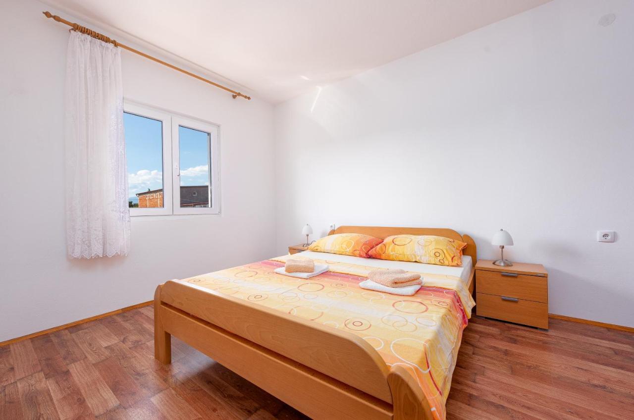 Apartmani Mila Gornji Karin Esterno foto