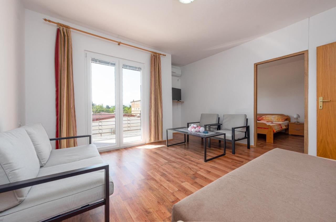 Apartmani Mila Gornji Karin Esterno foto