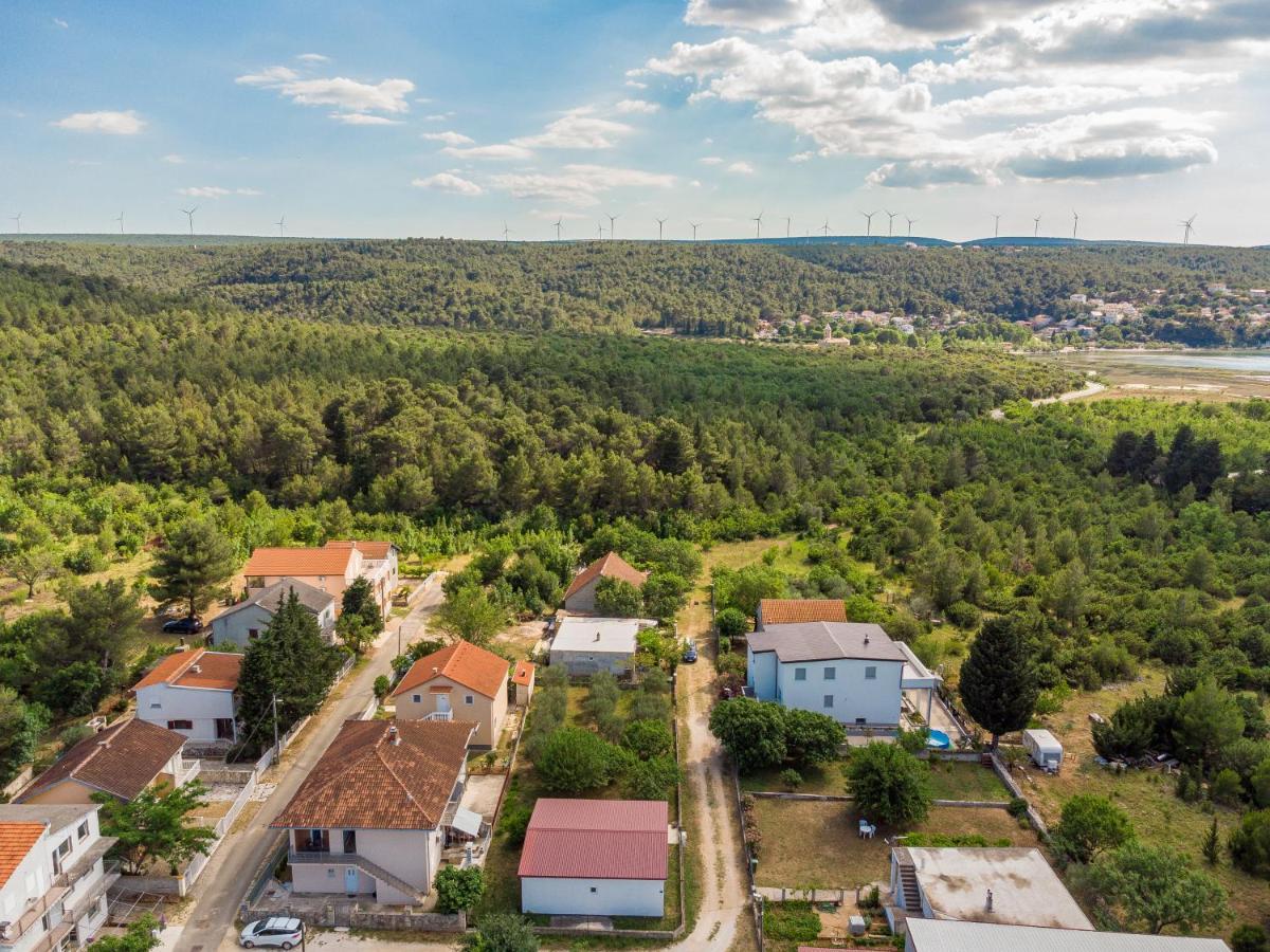 Apartmani Mila Gornji Karin Esterno foto